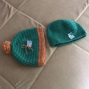 Pair of‎ Handmade Knit Kids Winter Hats Pompom Coral and Teal Color Block